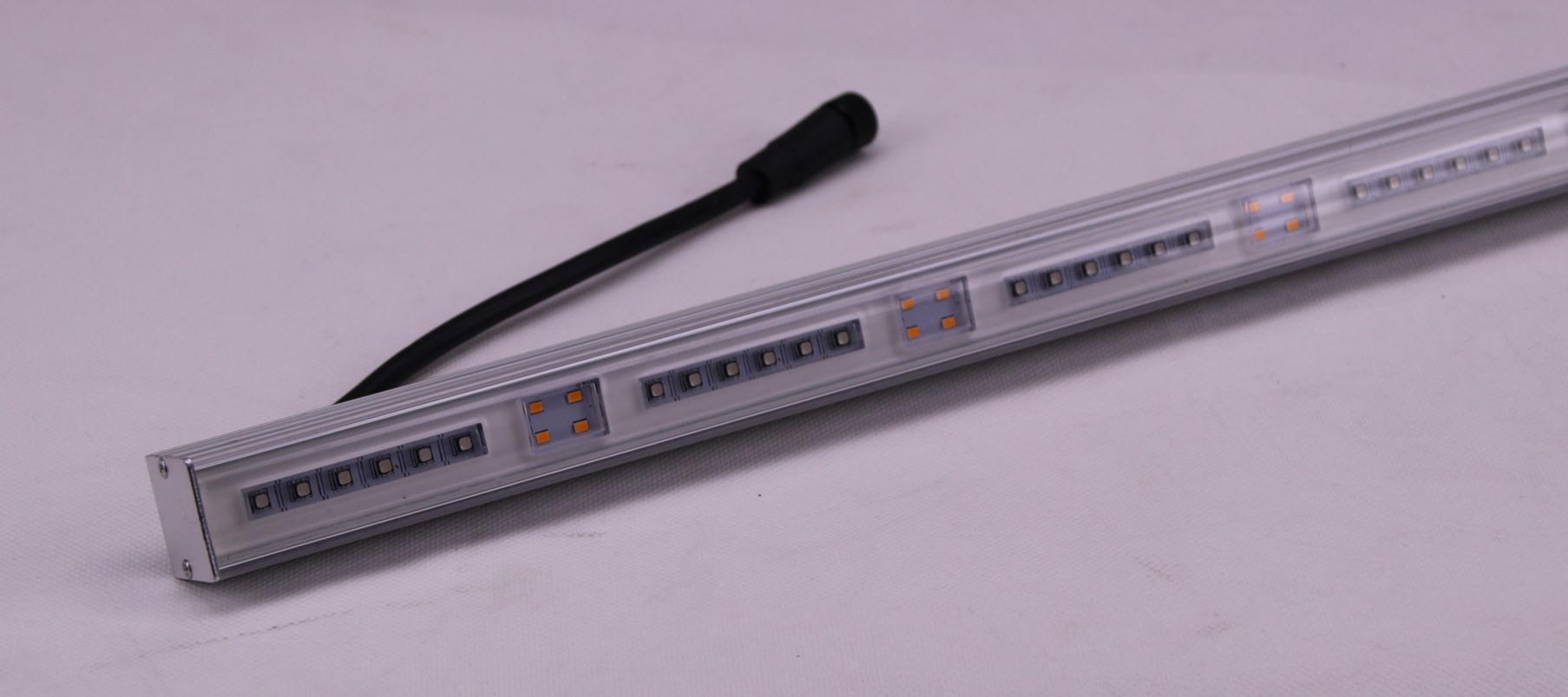 吉豐光電為你講解LED線型燈的色容差是什么？(圖1)