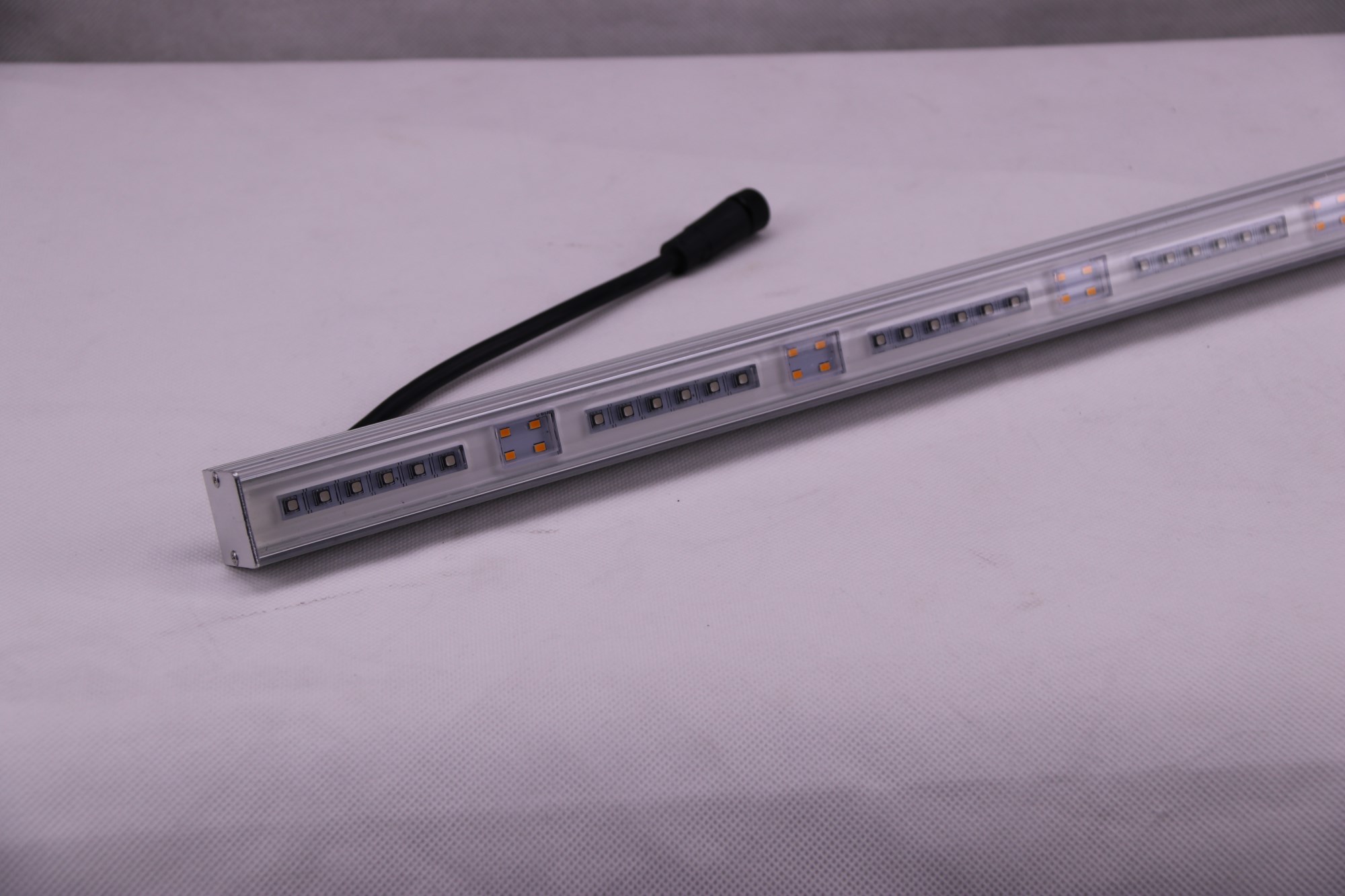 吉豐光電為你講解LED線型燈的色容差是什么？